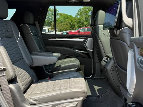 Used 2025 Cadillac Escalade Sport Platinum w/ LPO, ONYX Package AWD/4WD image 24
