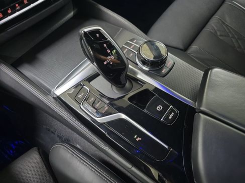 Used 2021 BMW M550i xDrive w/ Executive Package image 23