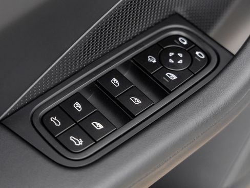 Certified 2026 Porsche Macan 4 Electric AWD/4WD image 20