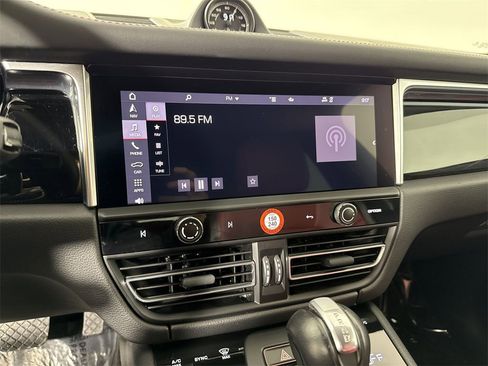 Certified 2022 Porsche Macan S image 28