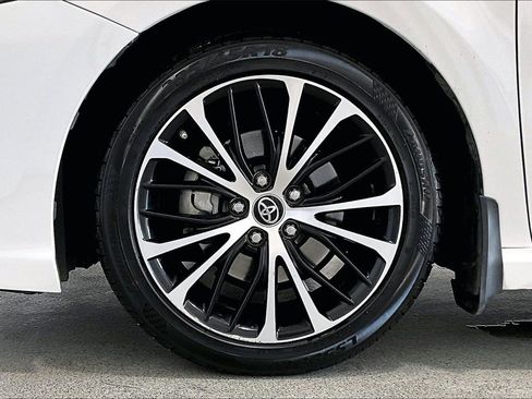 Used 2019 Toyota Camry SE image 8
