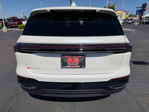 New 2026 Lincoln Nautilus Premier AWD/4WD image 4