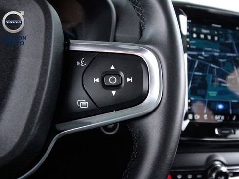 Certified 2025 Volvo XC40 B5 Core image 15