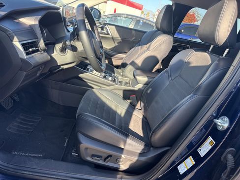 Used 2024 Mitsubishi Outlander SE Black Edition image 13