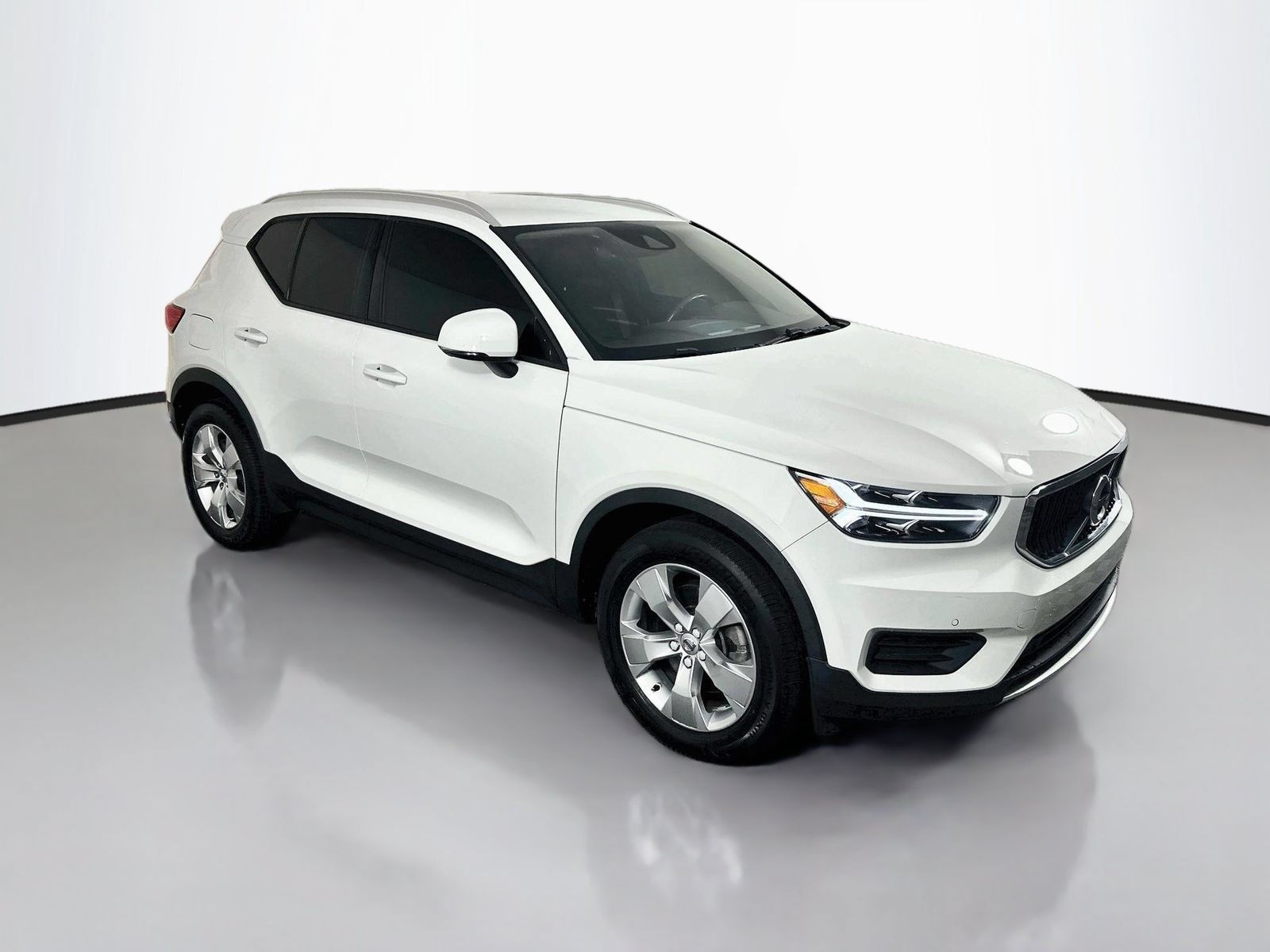 Used 2020 Volvo XC40 T5 Momentum AWD/4WD image 1