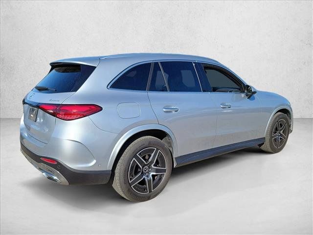 Used 2025 Mercedes-Benz GLC 350e 4MATIC image 5