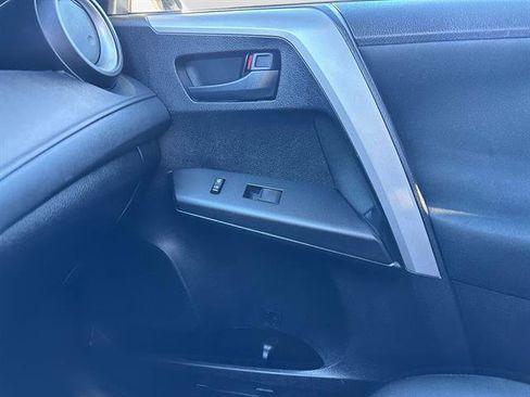 Used 2016 Toyota RAV4 LE image 23
