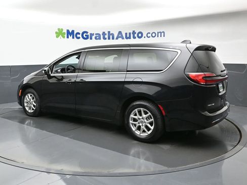 Used 2024 Chrysler Pacifica Touring-L image 22