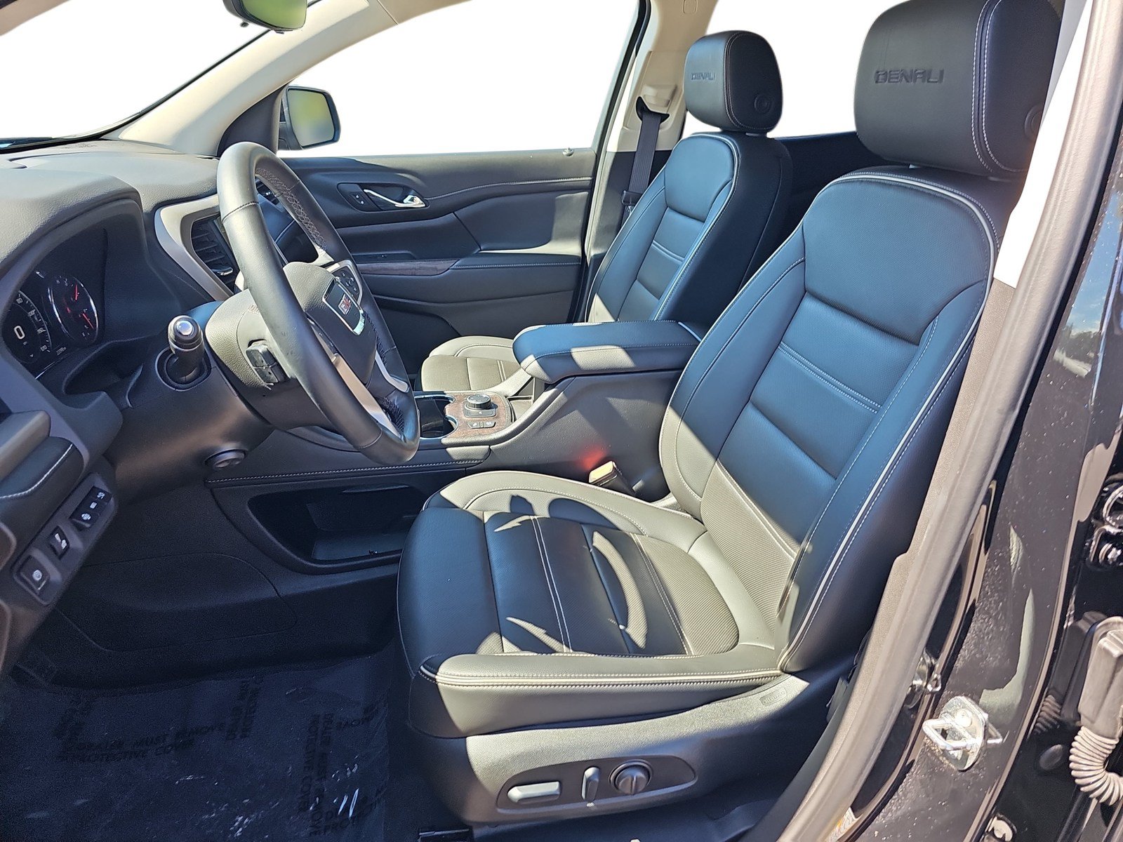 Used 2023 GMC Acadia Denali w/ Denali Ultimate Package FWD image 12