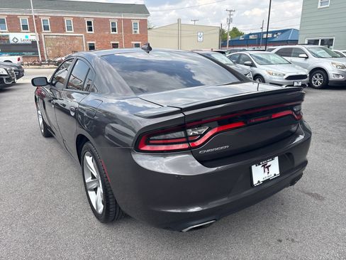 Used 2017 Dodge Charger SXT w/ Rallye Group RWD image 3