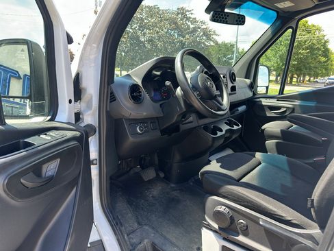 Used 2023 Mercedes-Benz Sprinter 2500 image 18