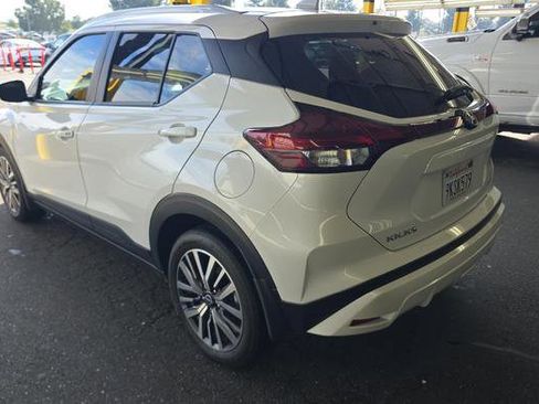 Used 2024 Nissan Kicks SV image 4