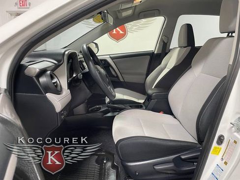 Used 2018 Toyota RAV4 LE image 11