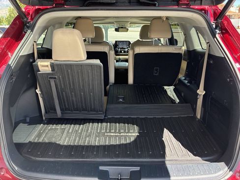Used 2022 Toyota Highlander XLE AWD/4WD image 11