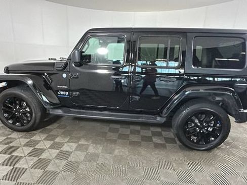 Used 2023 Jeep Wrangler Unlimited Sahara w/ Cold Weather Group AWD/4WD image 5