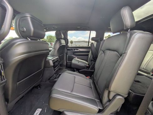 New 2025 Jeep Wagoneer Series II image 12