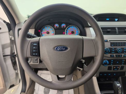 Used 2011 Ford Focus SE image 32