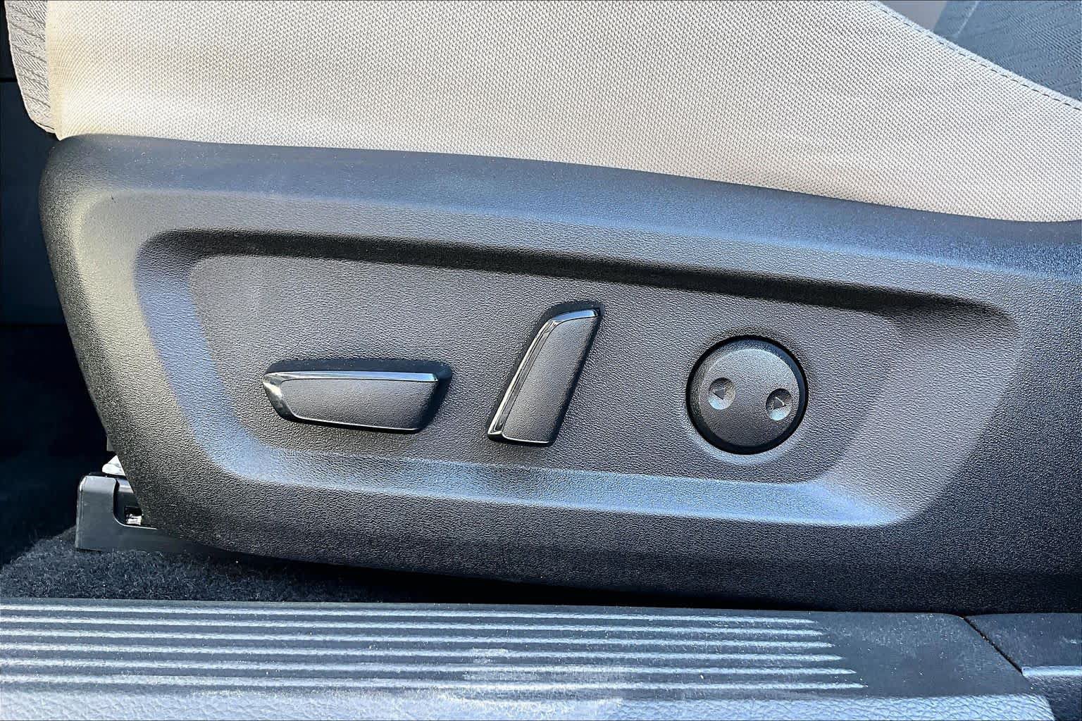 Certified 2023 Nissan Rogue SV FWD image 33