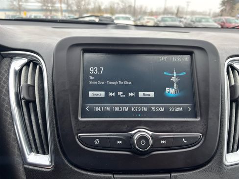 Used 2018 Chevrolet Malibu Hybrid image 21