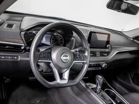 Used 2024 Nissan Altima 2.5 SV FWD image 18