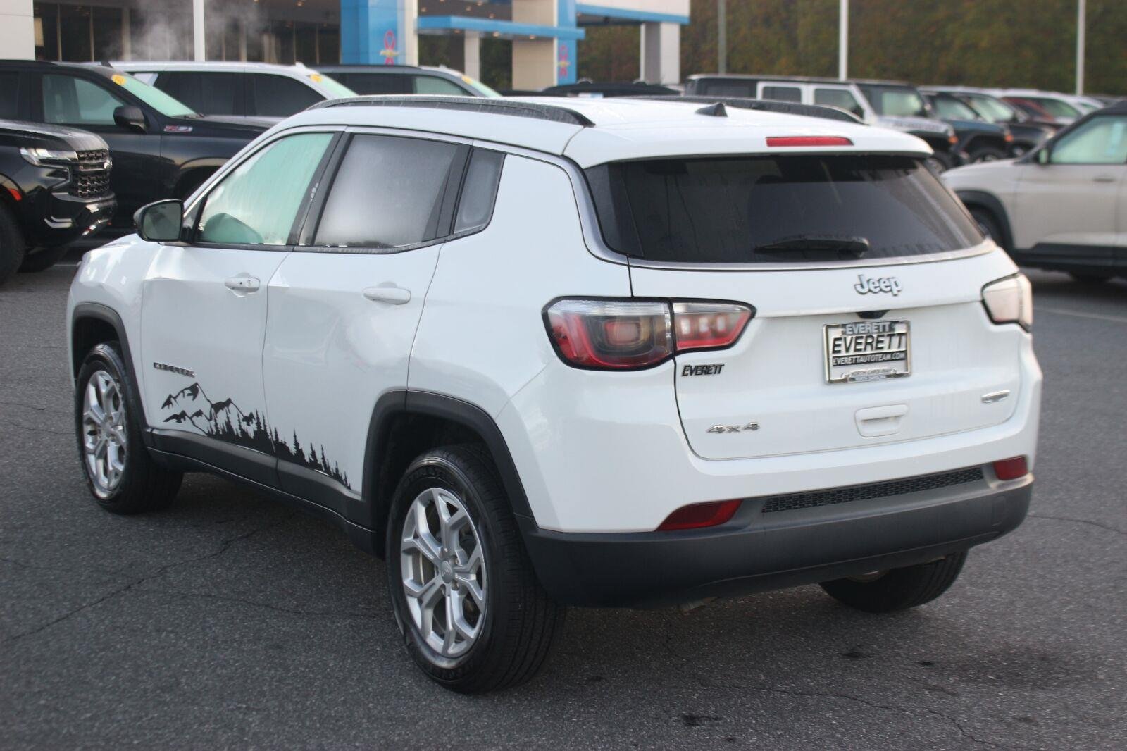 Used 2024 Jeep Compass Latitude AWD/4WD image 5
