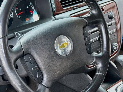 Used 2011 Chevrolet Impala LT FWD image 11