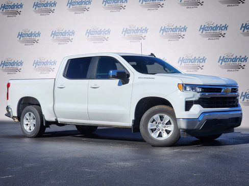 Used 2025 Chevrolet Silverado 1500 LT image 2