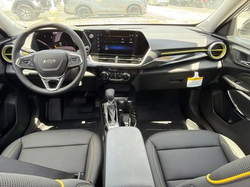 New 2026 Chevrolet Trax ACTIV w/ Sunroof Package FWD image 15