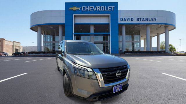 Used 2024 Nissan Pathfinder S FWD image 2