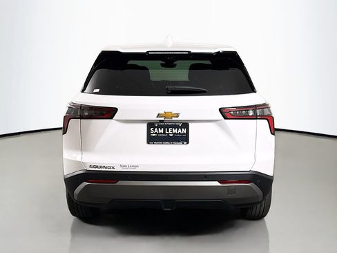 New 2026 Chevrolet Equinox LT w/ Convenience Package II FWD image 6