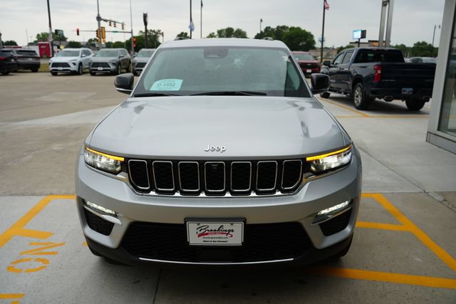 Used 2023 Jeep Grand Cherokee Limited w/ Luxury Tech Group II AWD/4WD image 31