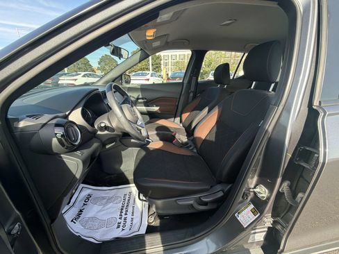Used 2019 Nissan Kicks SR FWD image 12