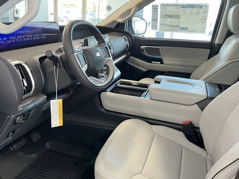 New 2025 Ford Expedition Platinum w/ Platinum Ultimate Package image 11