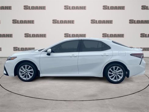 Used 2024 Toyota Camry SE image 2