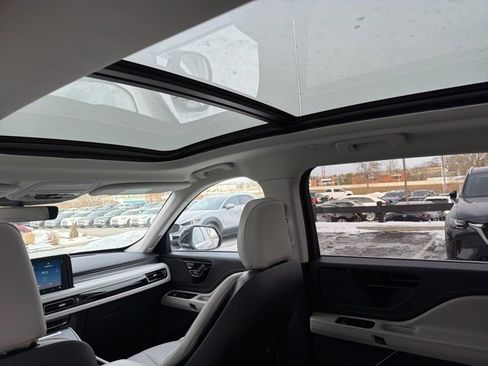 New 2025 Lincoln Aviator Premiere image 9