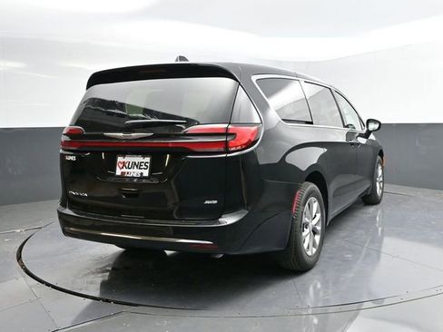 New 2026 Chrysler Pacifica Select AWD/4WD image 6