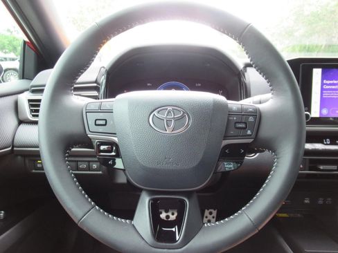 Used 2026 Toyota Camry Hybrid FWD image 21
