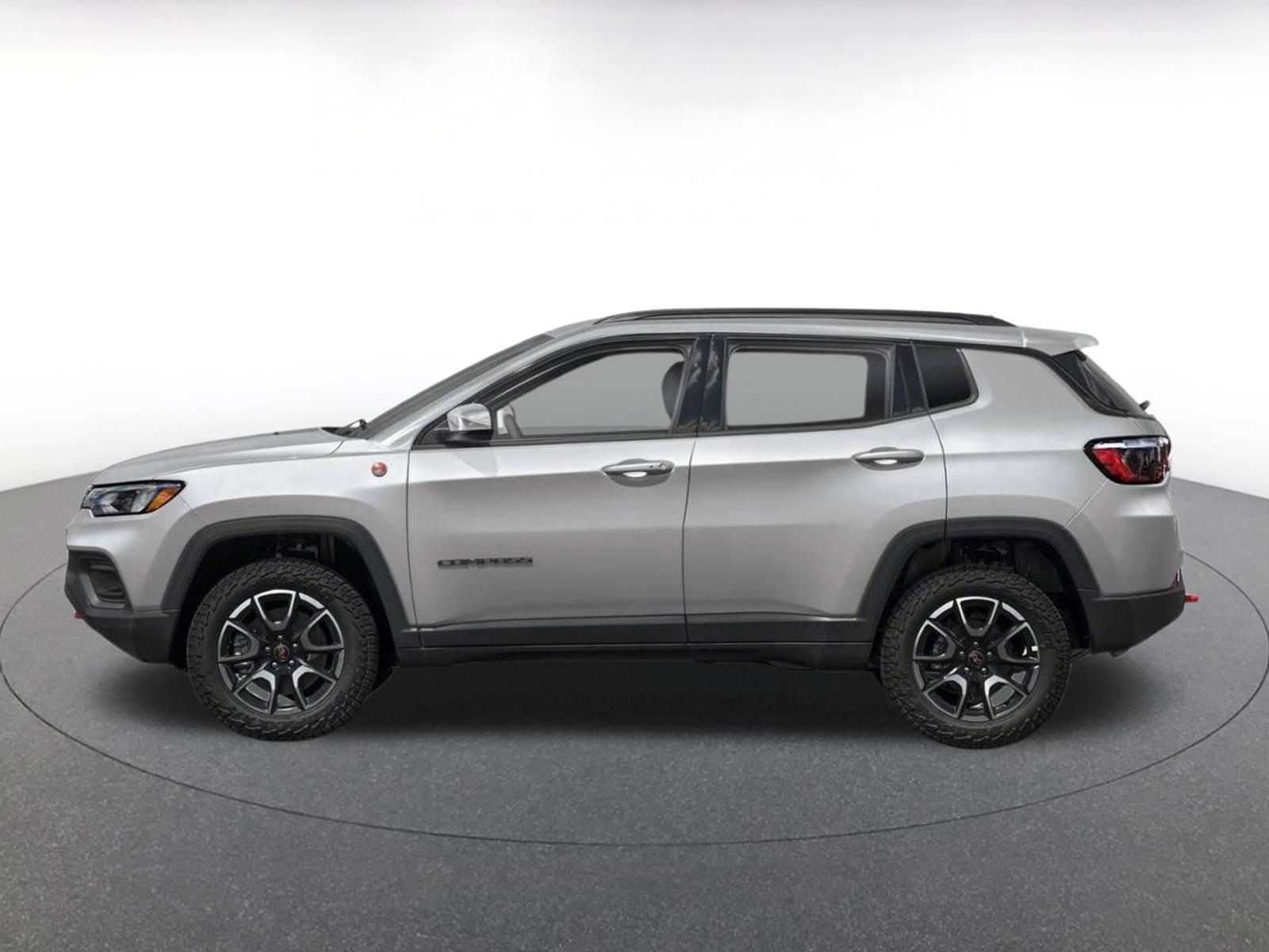 Used 2025 Jeep Compass Trailhawk AWD/4WD image 3