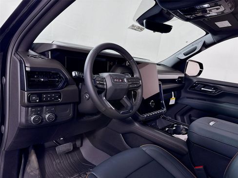 New 2026 GMC Yukon XL AT4 AWD/4WD image 4