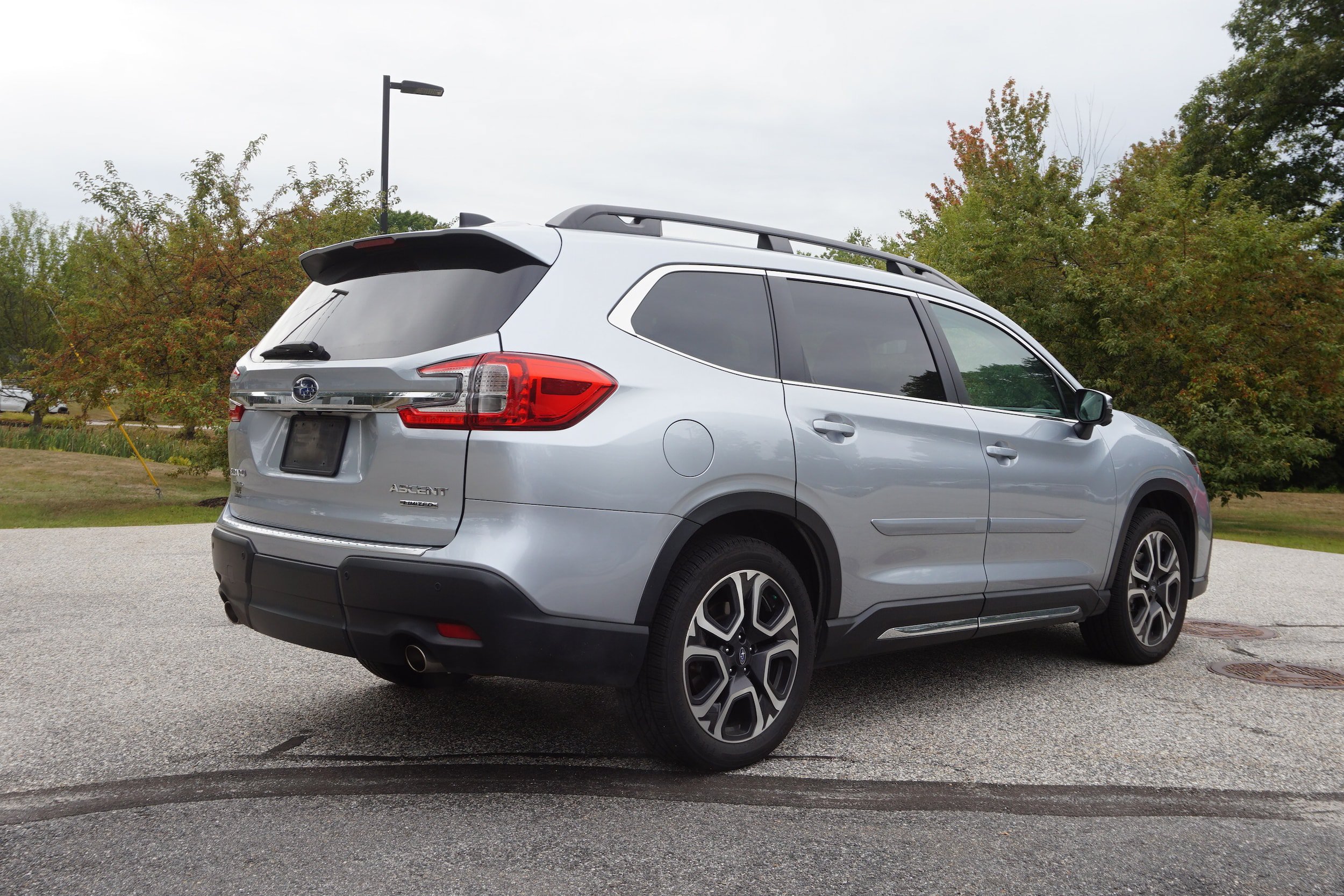 Used 2023 Subaru Ascent Limited w/ Technology Package AWD/4WD image 5