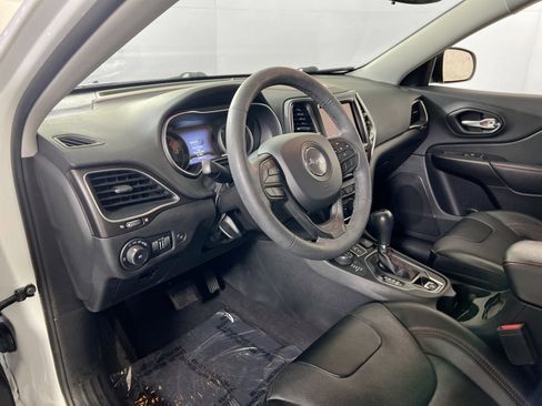 Used 2022 Jeep Cherokee Trailhawk w/ Premium Leather Package image 9