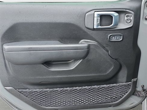 Used 2022 Jeep Gladiator Willys image 30