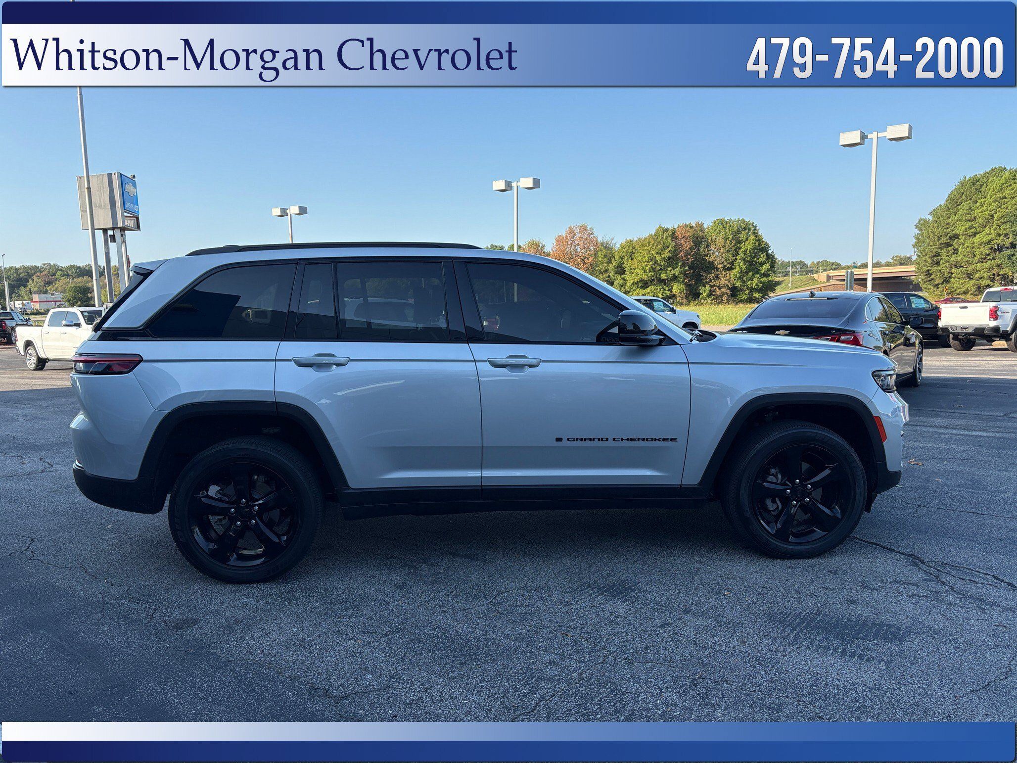 Used 2023 Jeep Grand Cherokee Altitude AWD/4WD image 4