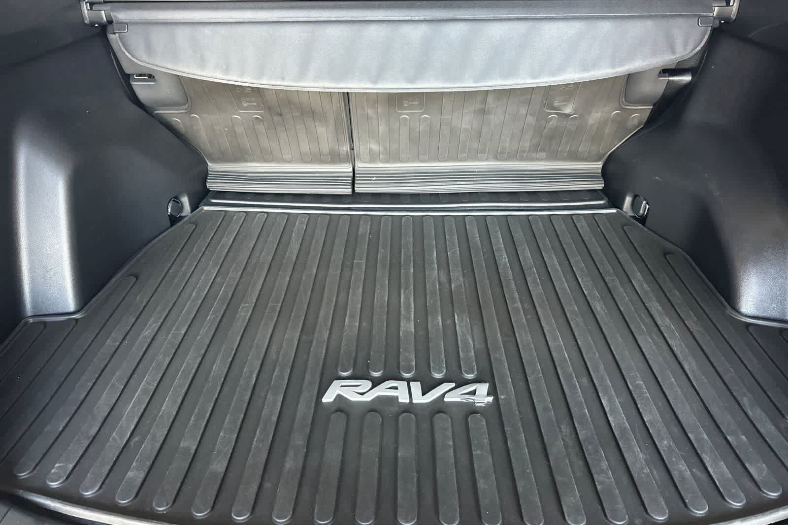 Used 2024 Toyota RAV4 XLE AWD/4WD image 17