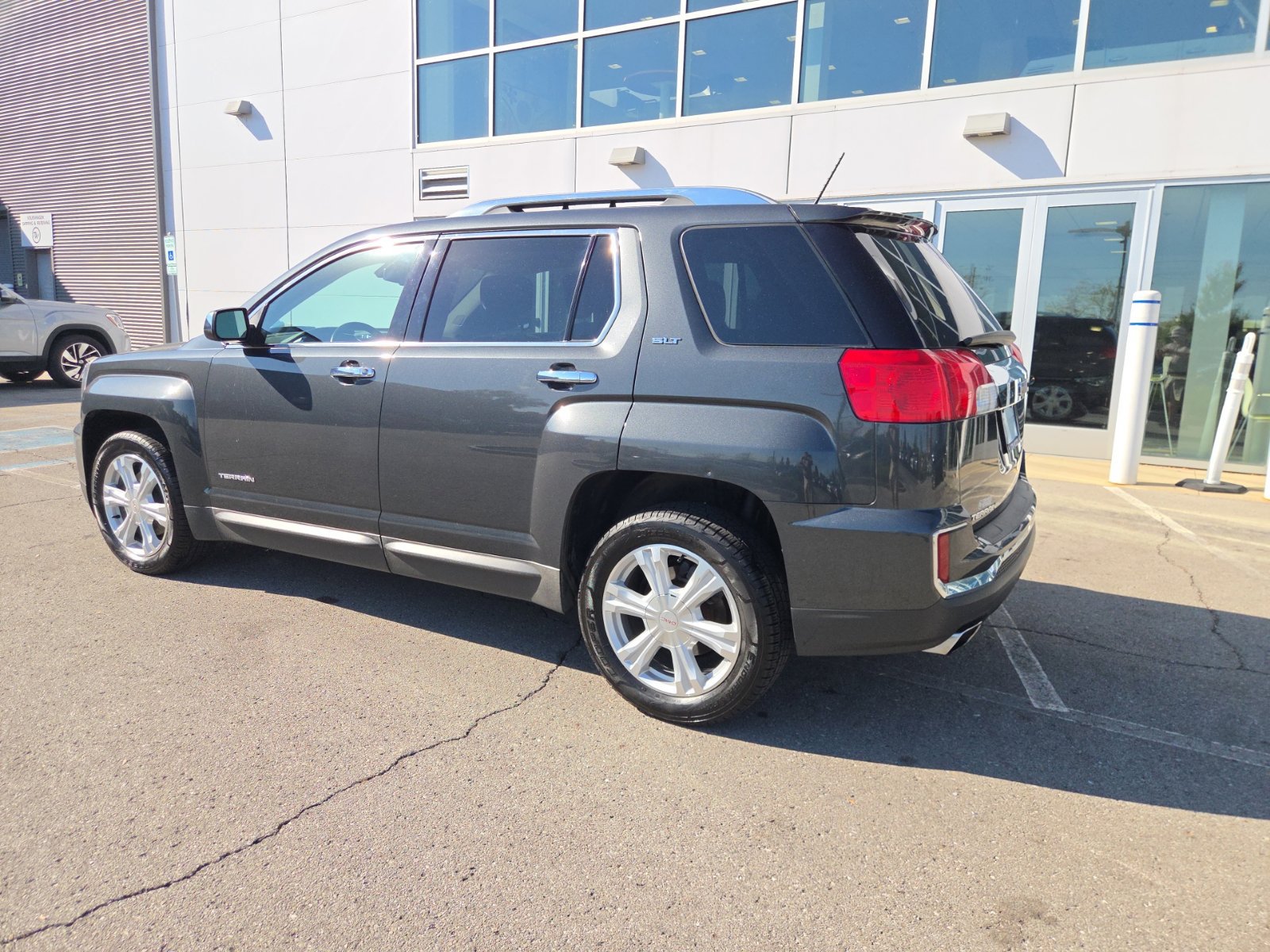 Used 2017 GMC Terrain SLT w/ Memory Package FWD image 10