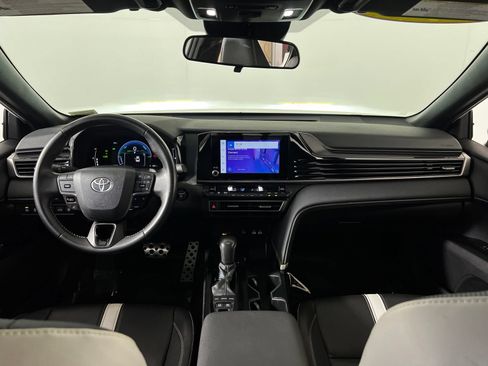 Used 2025 Toyota Camry Hybrid FWD image 22