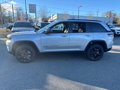 New 2025 Jeep Grand Cherokee Limited w/ Black Appearance Package AWD/4WD image 3