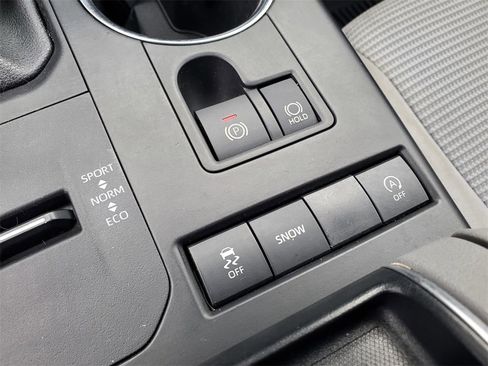 Used 2021 Toyota Highlander LE image 26