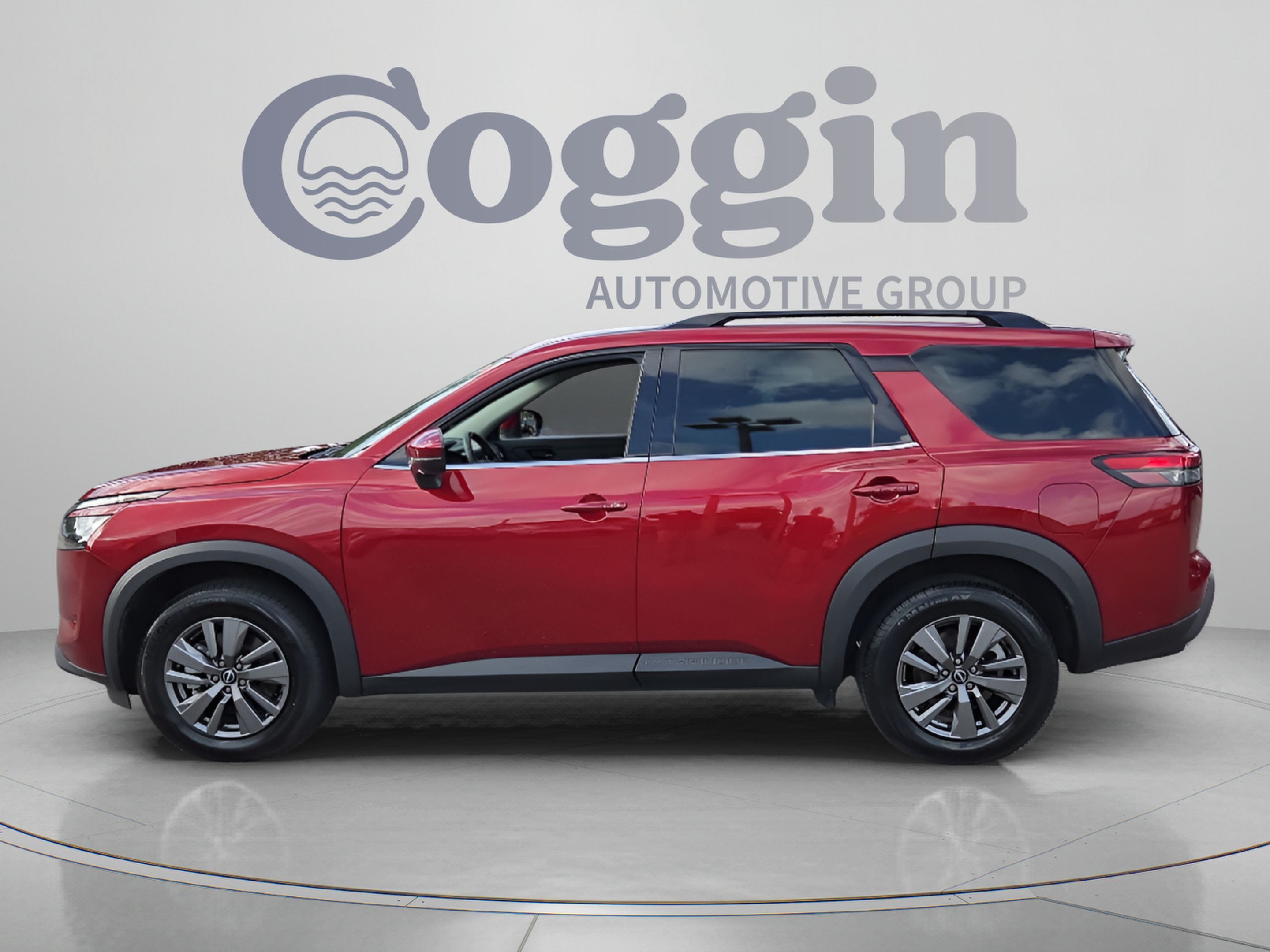 Used 2024 Nissan Pathfinder SV AWD/4WD image 2