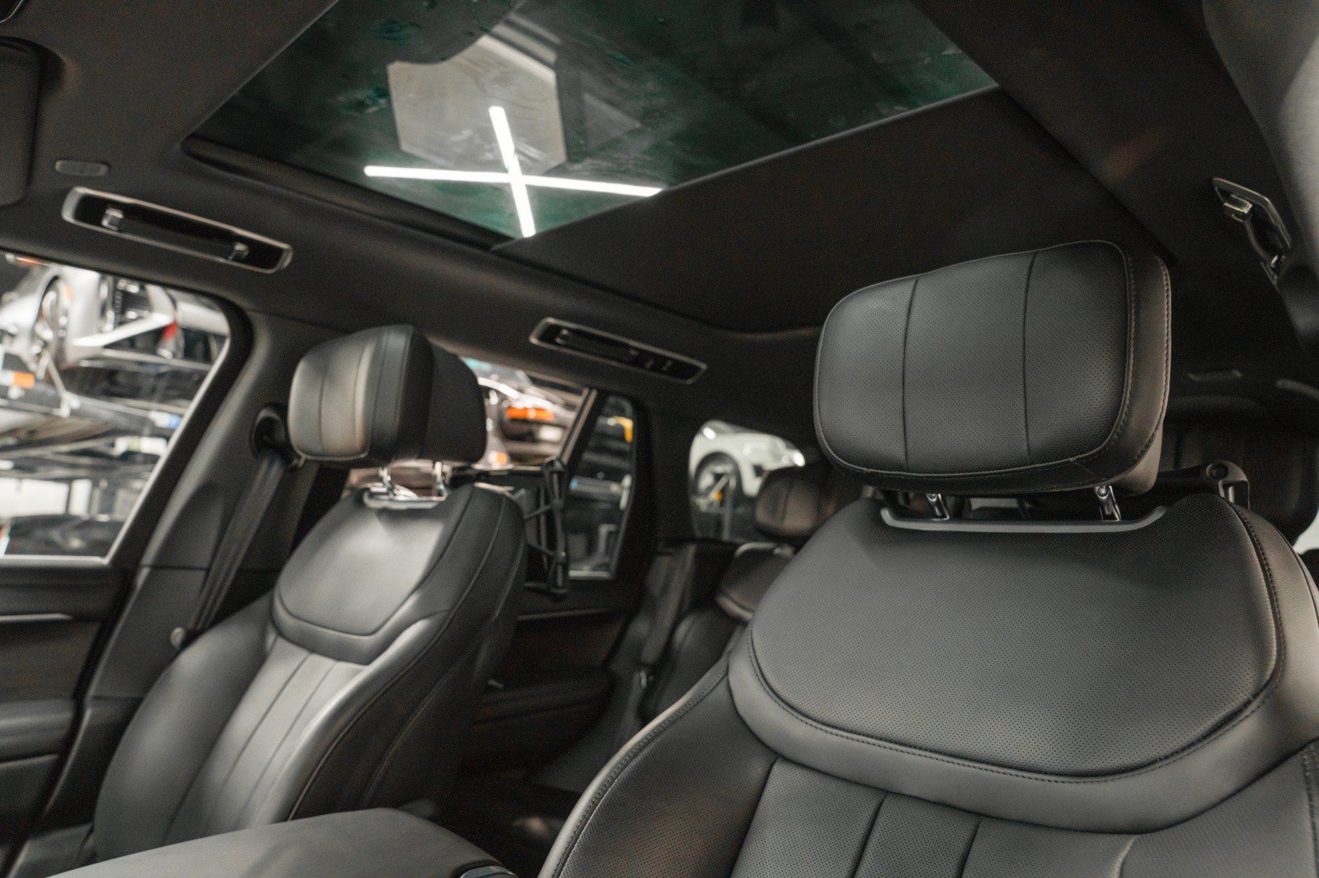 Used 2024 Land Rover Range Rover Autobiography AWD/4WD image 17